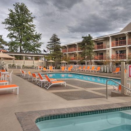 Ashland Hills Hotel & Suites Buitenkant foto