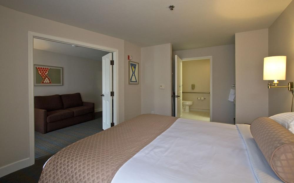 Ashland Hills Hotel & Suites Buitenkant foto