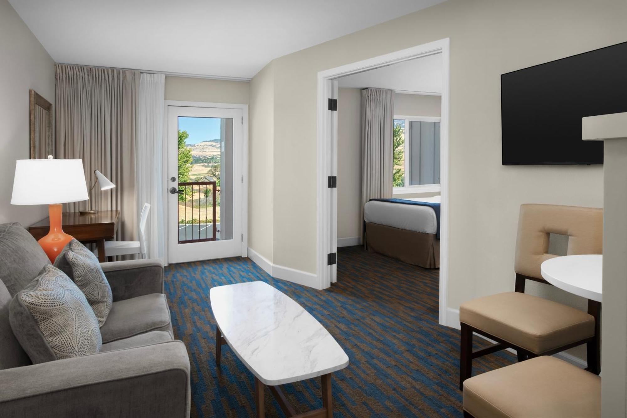 Ashland Hills Hotel & Suites Buitenkant foto