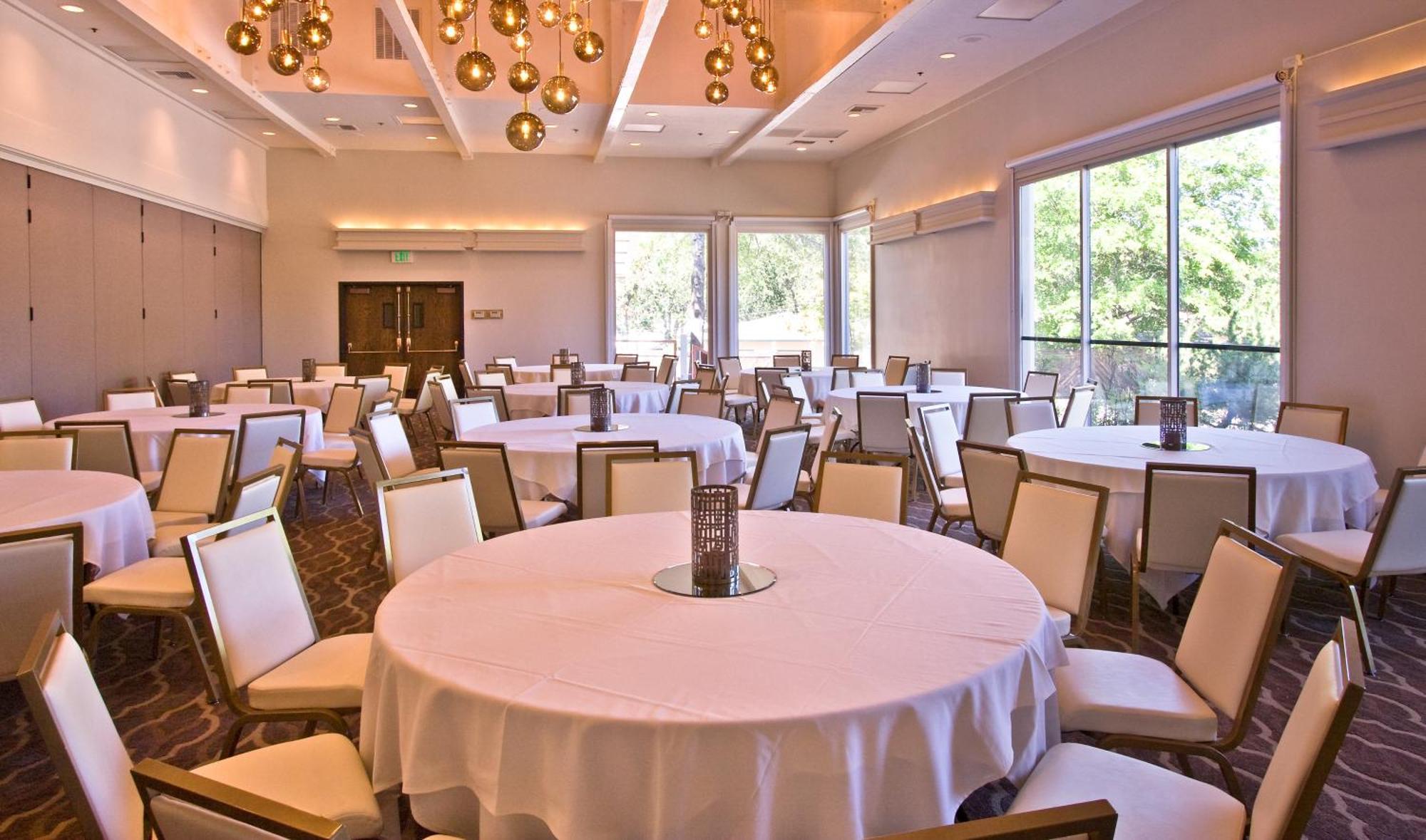 Ashland Hills Hotel & Suites Buitenkant foto