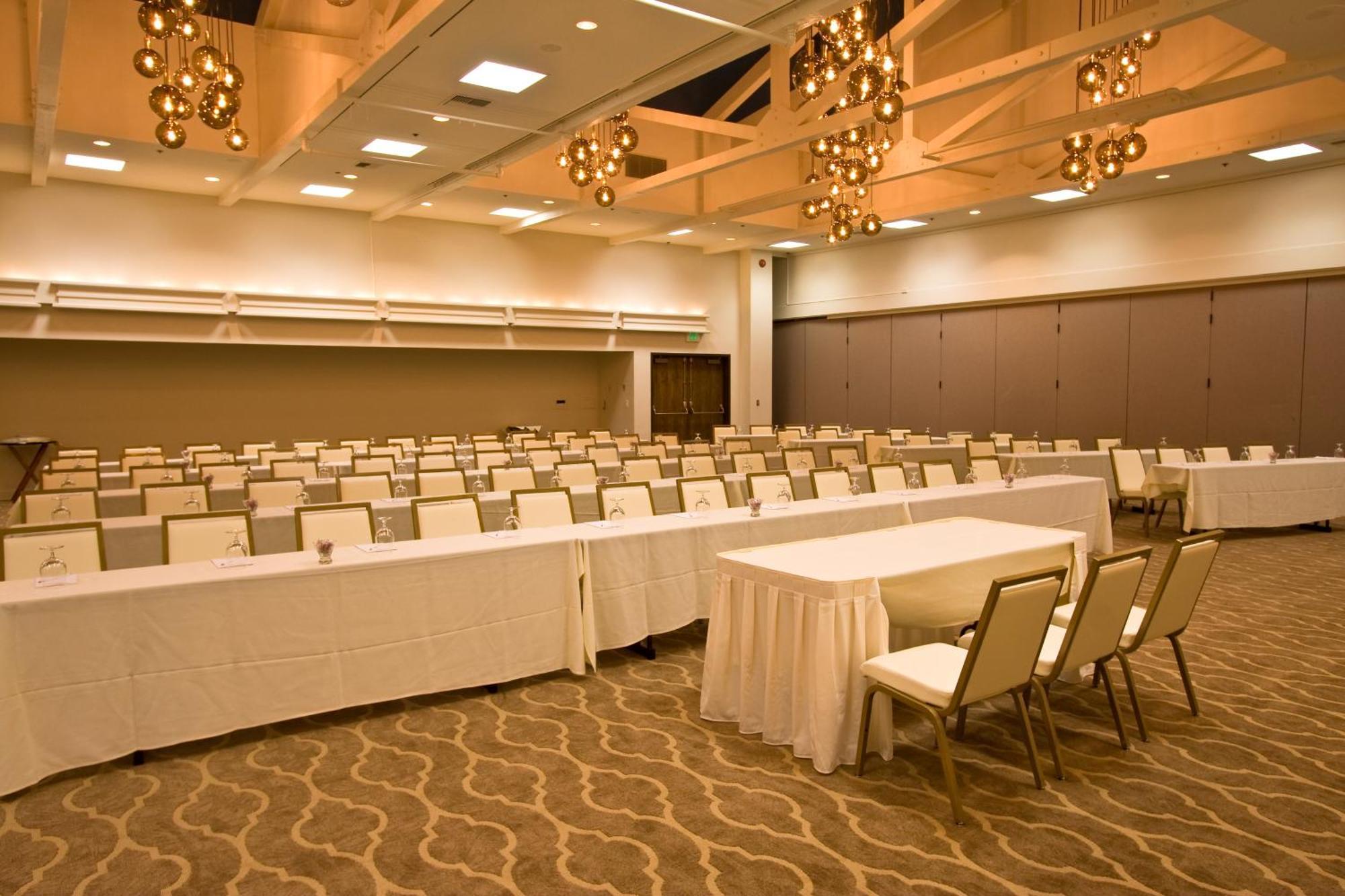 Ashland Hills Hotel & Suites Buitenkant foto