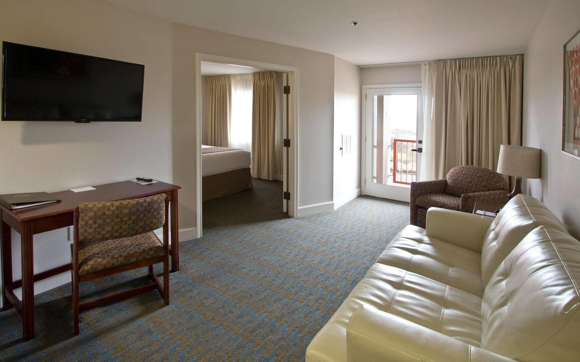 Ashland Hills Hotel & Suites Buitenkant foto