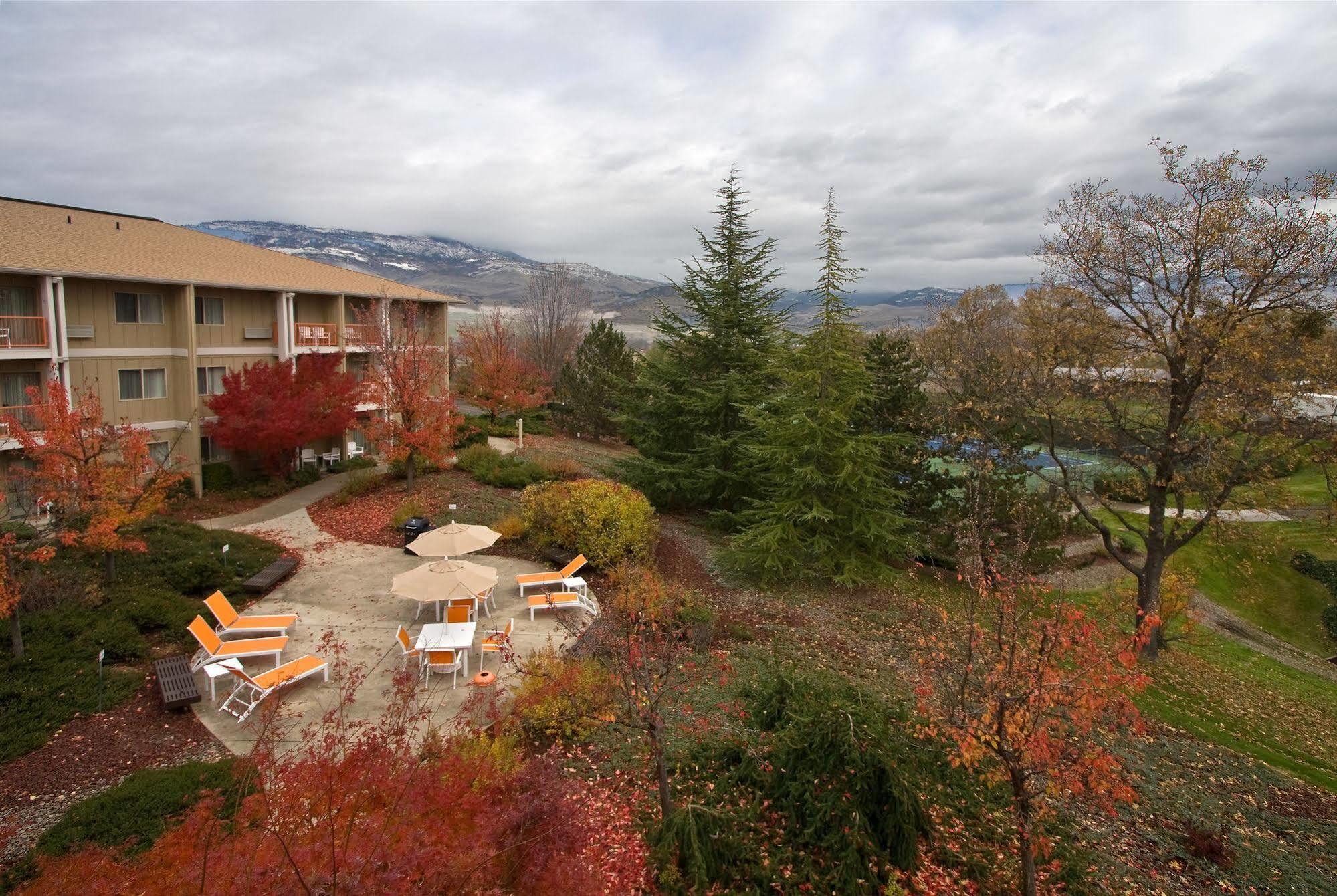 Ashland Hills Hotel & Suites Buitenkant foto