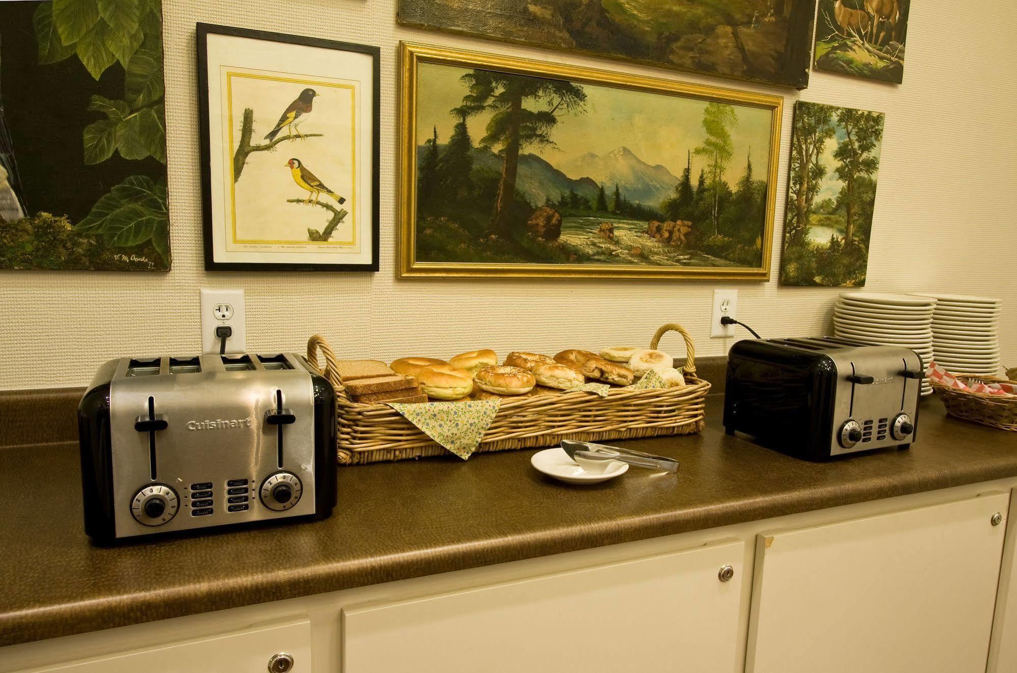 Ashland Hills Hotel & Suites Buitenkant foto